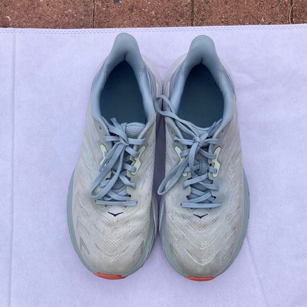 Hoka Arahi 6 Wide One One Blue and Gray Athletic Shoes with Cushioned Midsole